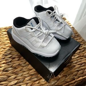 AIR JORDAN 11 RETRO LOW 'LEGEND BLUE'